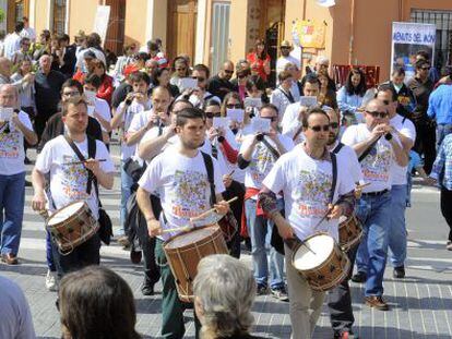 Imagen de una de las bandas que amenizaron ayer la Trobada d&rsquo;Escola Valenciana en Alboraia. 