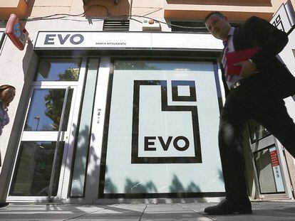 Fachada de una sucursal en Madrid de EVO Banco.