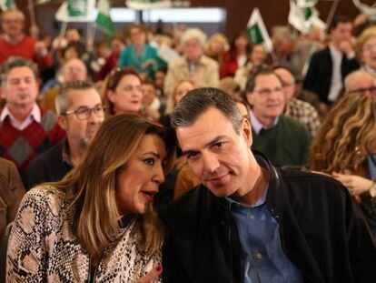 Susana Díaz y Pedro Sánchez, este sábado en el acto del PSOE en Sevilla. En vídeo, la convocatoria de Sánchez lanza la precampaña electoral.