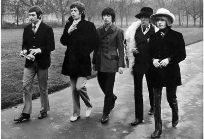 Brian Jones, el primero por la derecha, junto a los Rolling Stones.