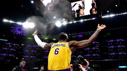 LeBron James, antes del partido contra Minnesota Timberwolves.