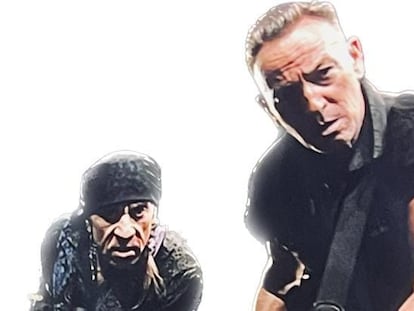 Stevie Van Zandt, a la izquierda, y Bruce Springsteen, en un momento de su concierto en Barcelona el pasado domingo.