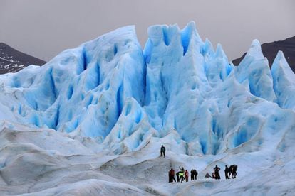 Una ruta de treking por el glaciar Perito Moreno, en el parque nacional de Los Glaciares, en la provincia argentina de Santa Cruz.