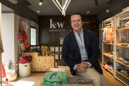 Rodrigo Navalón, fundador de Kraft & Walkers, en la tienda madrileña de la calle Lagasca.