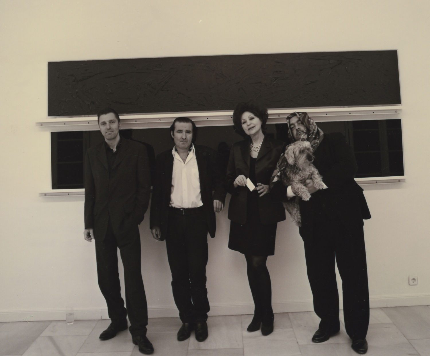 De izquierda a derecha, Albert Oehlen, Luis Claramunt, Juana de Aizpuru y Martin Kippenberger en la galería de la fundadora de ARCO.