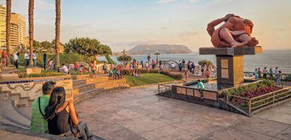 El frecuentado malecón de Miraflores, en Lima.