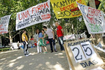 Los acampados de la Cuesta de Moyano reclaman soluciones para sus viviendas fallidas.