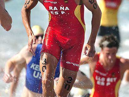Iván Raña, en la prueba de triatlón de los Juegos de Atenas.