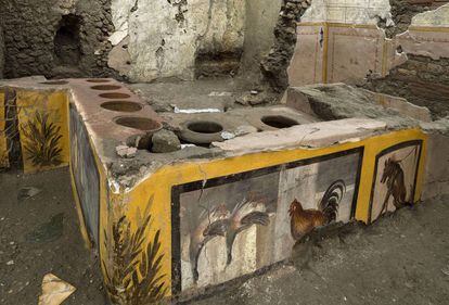 Restos del 'termopolio' descubierto recientemente en Pompeya (Italia).
