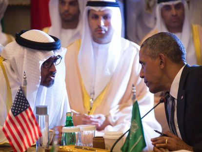 El presidente de EE UU, Barack Obama, habla este jueves en Riad con el jeque Mohamed, príncipe heredero de Abu Dhabi y hombre fuerte de Emiratos Árabes.