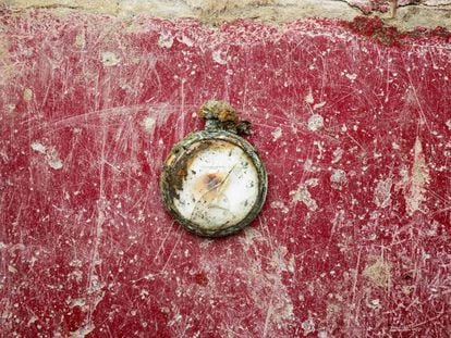 Reloj encontrado, en diciembre de 2014, en una fosa común en el cementerio de San Roque de Puerto Real (Cádiz).