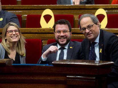 Elsa Artadi, Pere Aragonés y Quim Torra, en el Parlament.