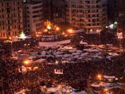 Vista general de la protesta contra el presidente Hosni Mubarak convocada en la plaza Tahrir en El Cairo