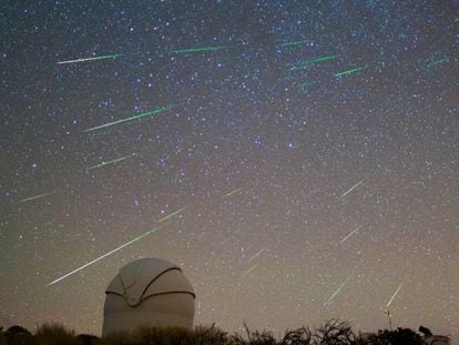 La noche de mayor actividad en la lluvia de estrellas de las Perseidas de 2018, en secuencia 'time-lapse' en un minuto. Señal desde El Anillo (Cáceres) y el Observatorio del Teide, en Izaña (Santa Cruz de Tenerife).
