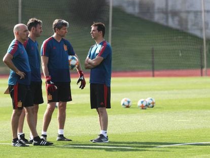 De izquierda a derecha, David Gordo (seleccionador sub-17), Santi Denia (sub-19), Miguel Ángel España (preparador de porteros) y Francis Hernández (coordinador).