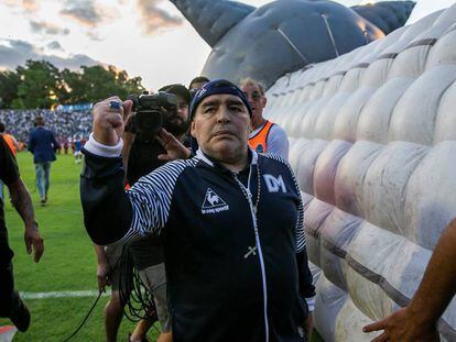 Maradona en febrero pasado, durante el partido que enfrentó a Gimnasia y Esgrima La Plata contra Patronato.