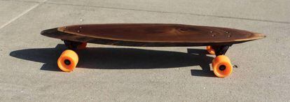 Monopatín Longboard Logan Blvd artesano de nogal.
