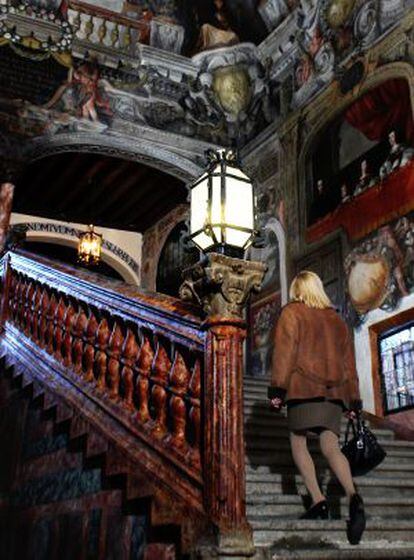 Escalera del claustro del convento de las Descalzas Reales de Madrid.