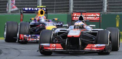 Jenson Button seguido por Mark Webber.