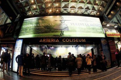 Entrada principal del teatro Arteria Coliseum de la Gran V&iacute;a.