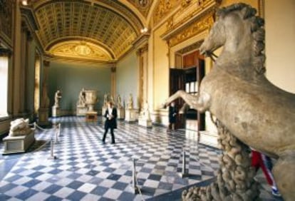 Sala de escultura en la Galería de los Uffizi, en Florencia.