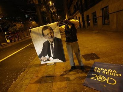 Unos carteles de campaña del PP, en Madrid.