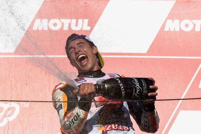 Marc Márquez celebra el título en Motegi.