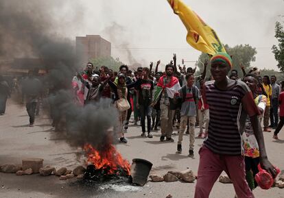 Protestas en Jartum el 3 de junio, cuando se conmemoraba otra manifestación en favor de la democracia celebrada hace tres años.