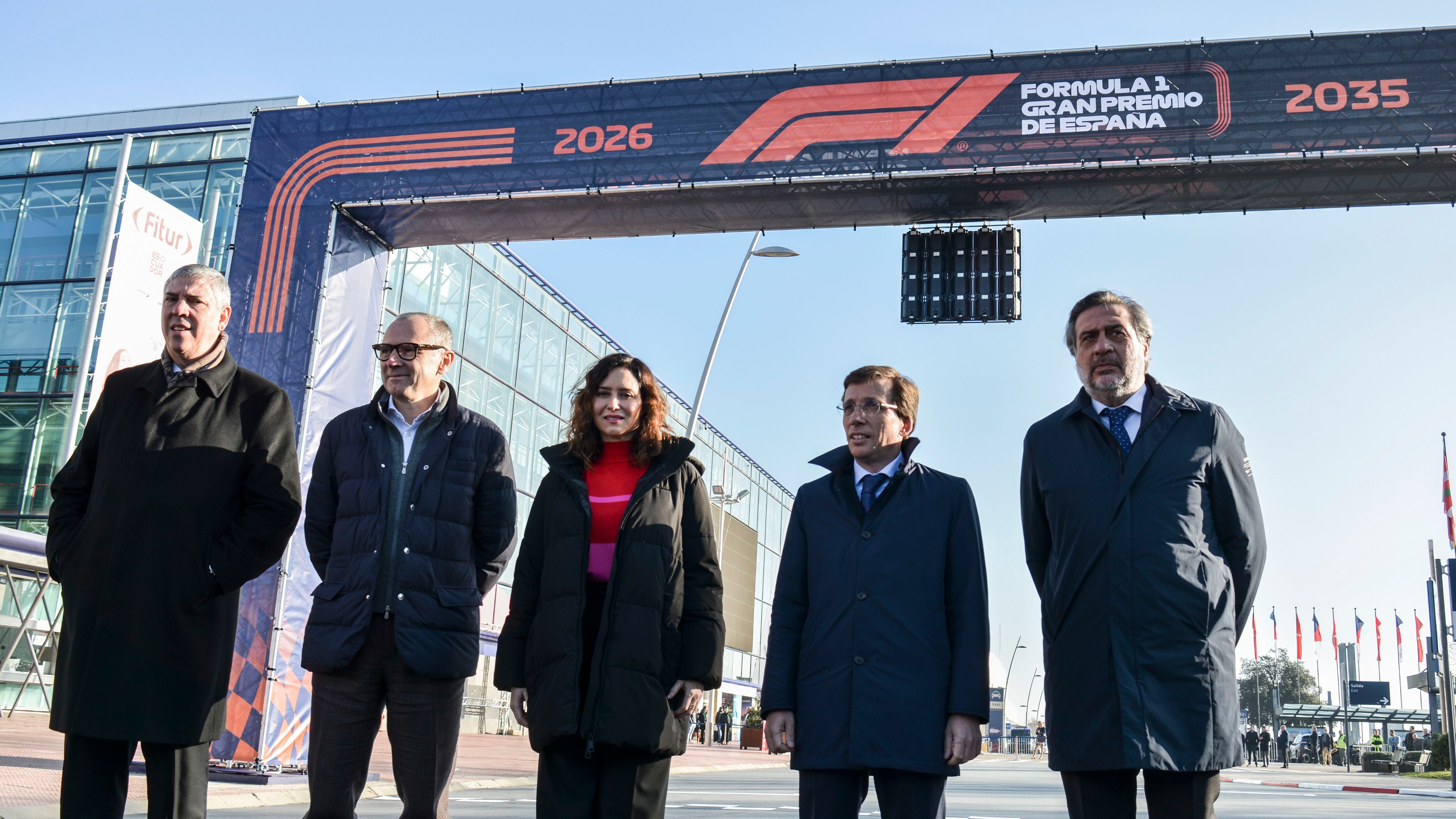 La autoridades, antes de la presentación del Gran Premio de España de Fórmula Uno de Madrid en Ifema.