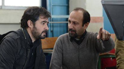 Asghar Farhadi (derecha), con Shahab Hosseini, en el rodaje de &#039;El viajante&#039;. 