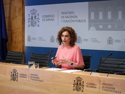 La ministra de Hacienda, María Jesús Montero, en una rueda de prensa tras presidir la Conferencia Sectorial del Plan de Recuperación con las comunidades y los ayuntamientos.