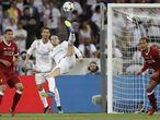Gareth Bale anota de chilena el segundo gol para el Real Madrid durante la final de la Champions League disputada en el estadio Olímpico de Kiev contra el Liverpool, el 26 de mayo de 2018.