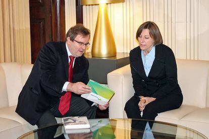 Mario Romeo y la presidenta del Parlament, Carme Forcadell