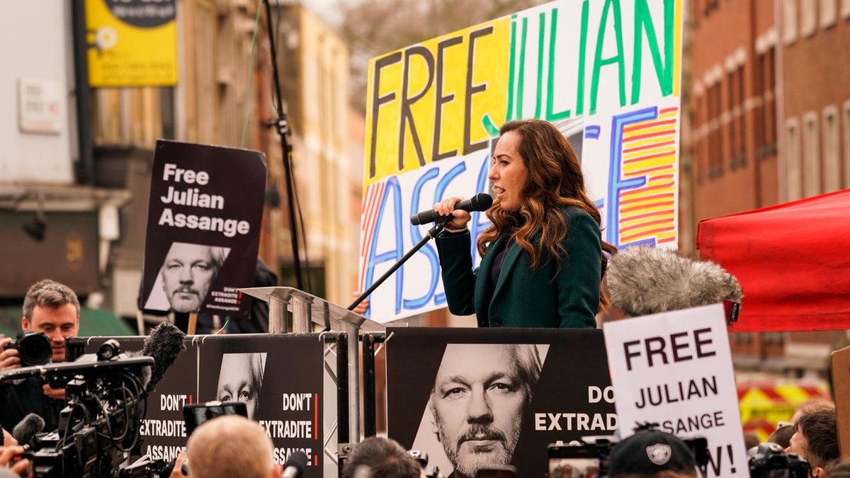 La defensa de Julian Assange denuncia la «motivación política» de su caso para frenar la extradición a EE UU |  Internacional