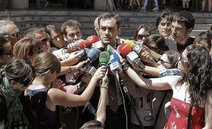 El presidente de la USCA, Camilo Cela, atiende a los medios ante los juzgados de plaza de Castilla.