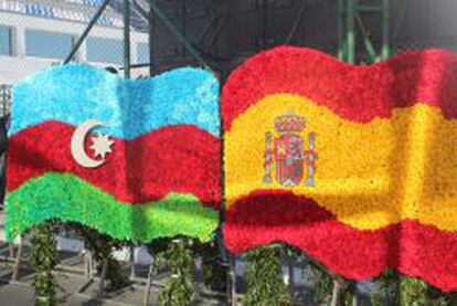 Banderas de Azerbaiy&aacute;n y Espa&ntilde;a durante la visita del Atl&eacute;tico de Madrid.