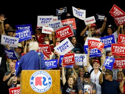 Seguidores de Donald Trump durante un acto proselitista del expresidente, en Dakota del Sur, el pasado 8 de septiembre.