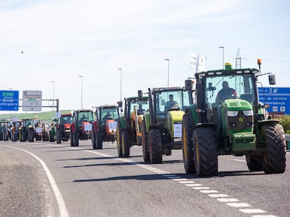 Tractorada  desde  el Circuito de Velocidad hasta el centro de Jerez de la Frontera Jerez, organizada por las organizaciones representativas del sector agrario de Cádiz para protestar contra el decreto de convergencia de la PAC