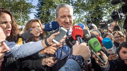El exministro y expresidente de la Generalitat Eduardo Zaplana a su llegada a la Ciudad de la Justicia de Valencia donde se celebra el juicio por el 'caso Erial'.