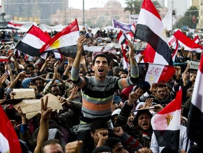 Cientos de personas se manifestaban contra el presidente egipcio Hosni Mubarak, en El Cairo, el 10 de febrero de 2011.