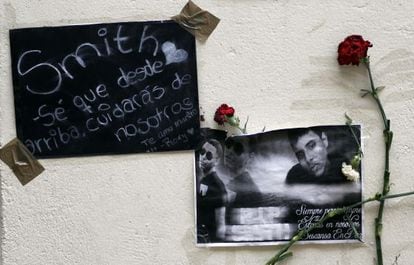 Un texto y una foto de Jorge Luis en el lugar donde murió.