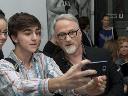 David Fincher se retrata con estudiantes en su clase magistral en Madrid.