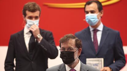 Mariano Rajoy y detrás de él, Pablo Casado y Fernando Martínez Maillo, en la presentación del libro de este último este viernes en Madrid.