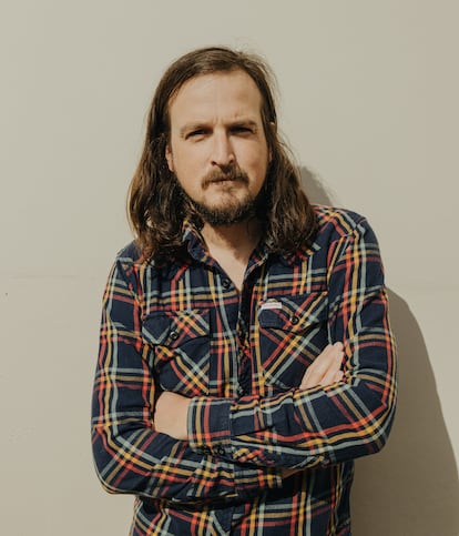 Brian Merchant adivierte que la IA puede provocar la erosión de empleos vulnerables.