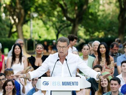 El candidato del PP a la presidencia del Gobierno, Alberto Núñez Feijóo, el lunes durante un acto electoral en Barcelona.