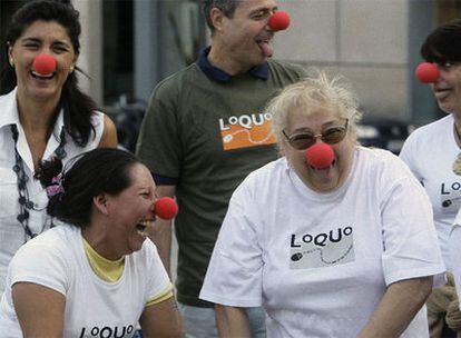 Las narices de payaso ayudaron a provocar la risa de los participantes