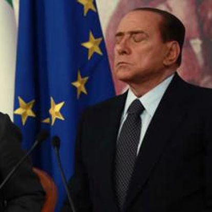 Giulio Tremonti y Silvio Berlusconi, durante su comparecencia en la sede de la Presidencia del Gobierno
en Roma.