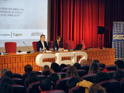 El periodista Iñaki Gabilondo durante su intervención en las Jornadas Somos Radio.