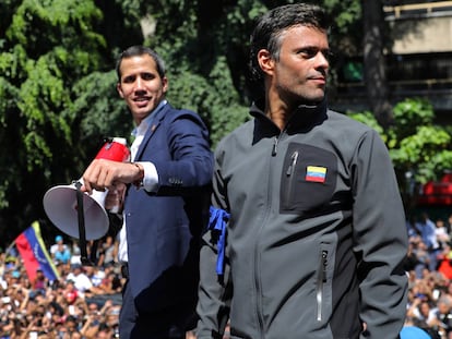 Guaidó y Leopoldo López, durante un mitin en Caracas, el 30 de abril.