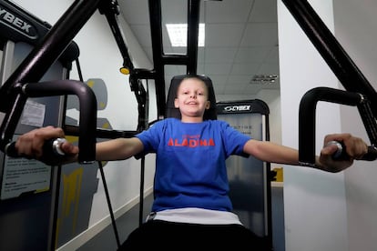 Pablo, de 11 años, hace deporte en el gimnasio Tándem (MADRID).